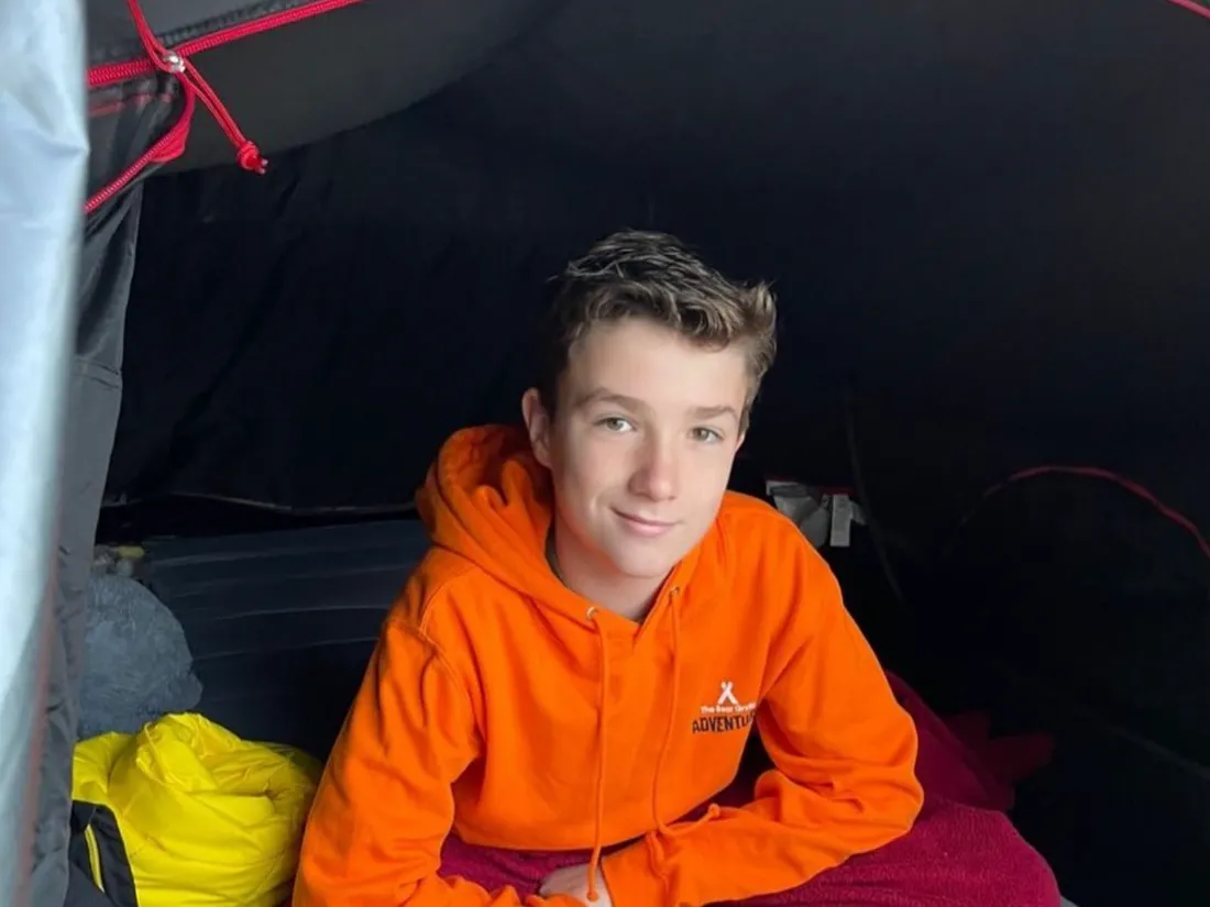À 12 ans, Max Woosey a réussi à récolté 600 000 euros dans sa tente